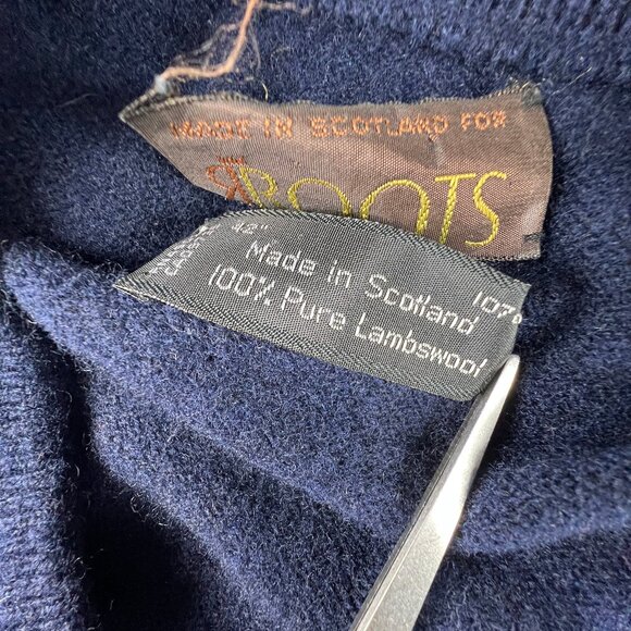 VTG Roots Lambs Wool Sweater Vest Men's Fits Medium Dark Blue Sleeveless Tag 42 - Picture 3 of 9